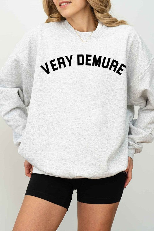 VERY DEMURE OVERSIZED SWEATSHIRT